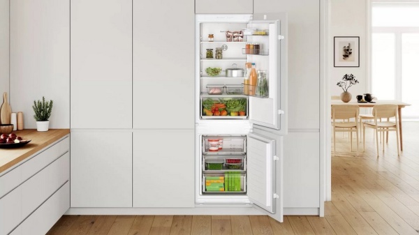 Bosch KIN86NSE0G 54.1cm  Integrated Frost Free Fridge Freezer